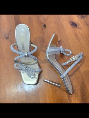 Dream Pairs Gold And Silver Rhinestone Bownots Strappy Heels Stiletto Size 7